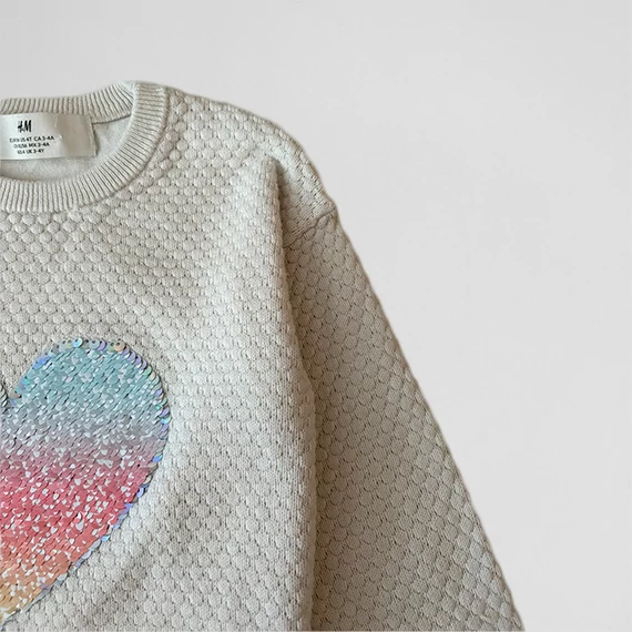 H&M - Lány pulóver, fehér, szivecskés (104)
