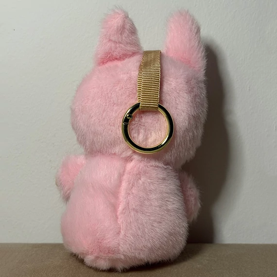 Labubu stílusú plüssfigura - rózsaszín, puha bundával, 15 cm