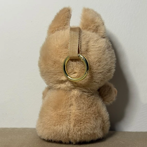 Labubu stílusú plüssfigura - világosbarna, puha bundával, 15 cm